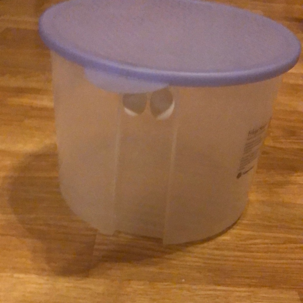 Tupperware fridge smart container in excellent condition